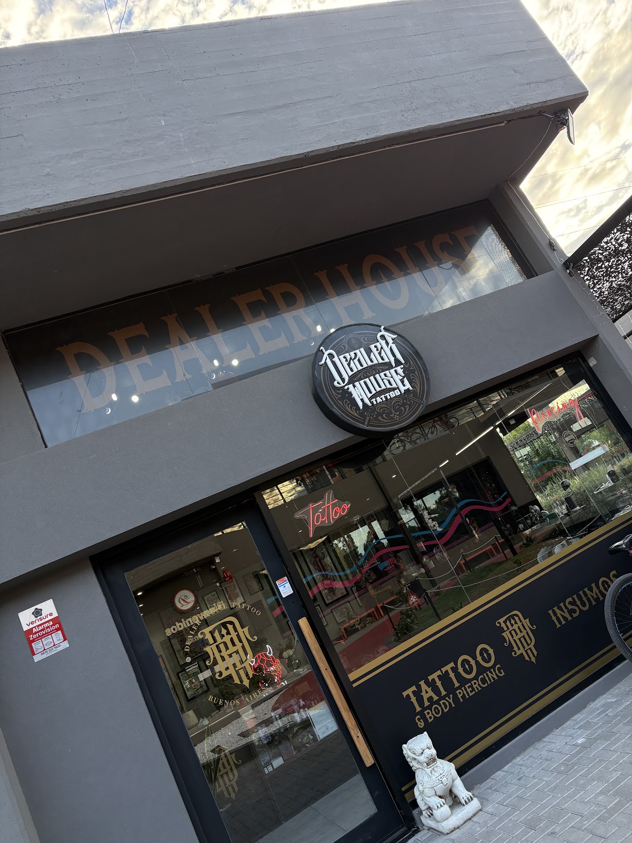 Fachada de Dealer House Tattoo en Berazategui