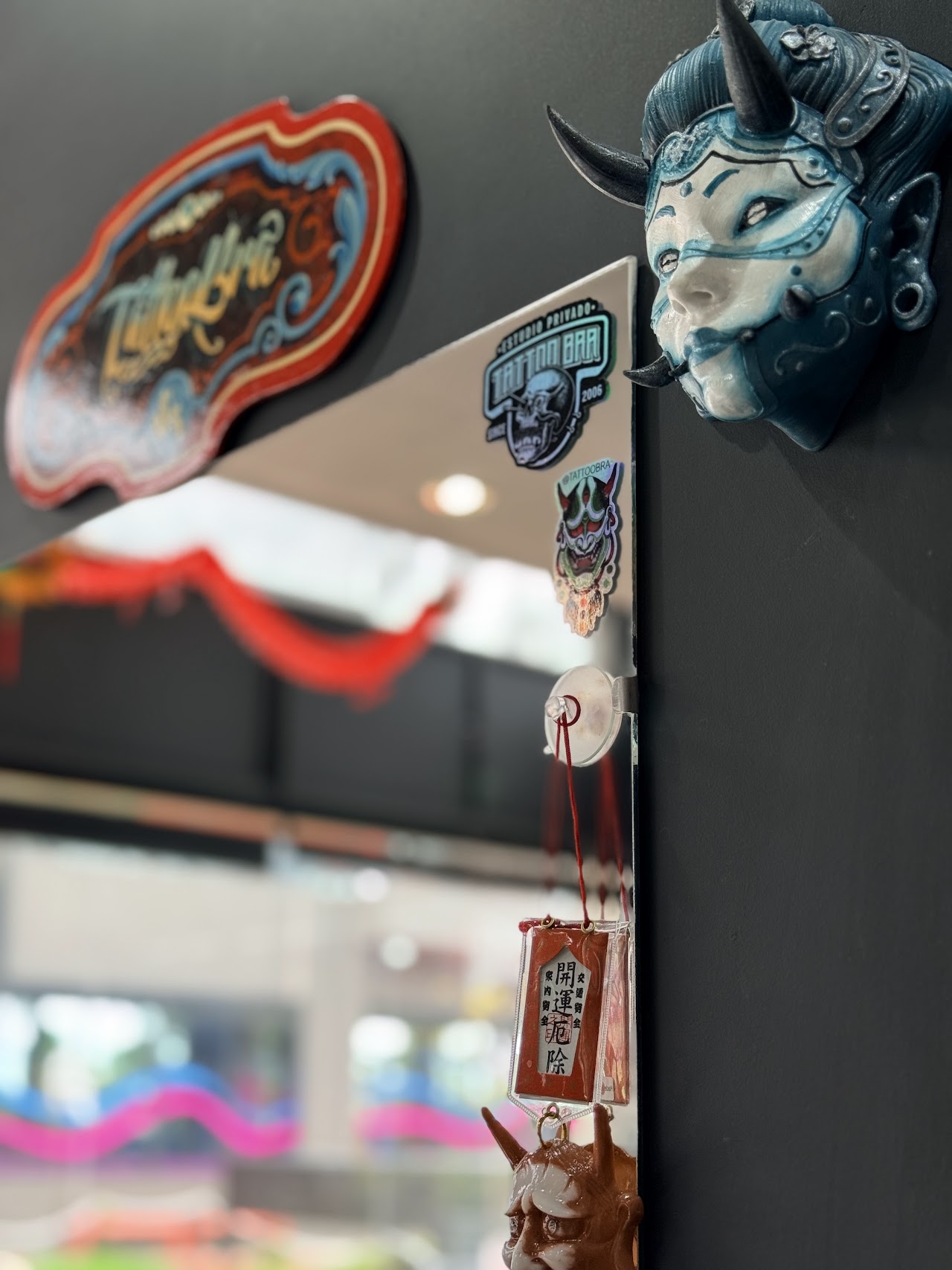 Detalle de ambientación en Dealer House Tattoo